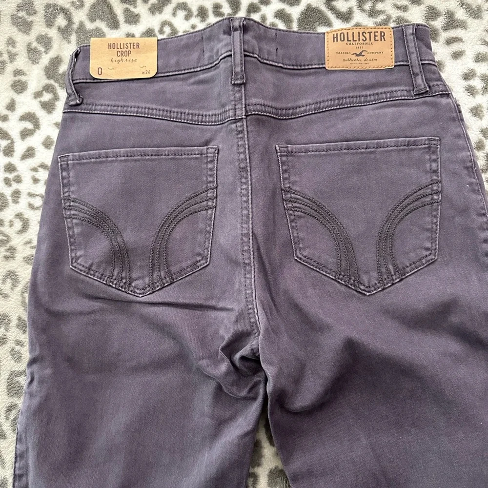 Hollister Crop High Rise Fray Bottom Pants in Gray Purple Size 0 24W